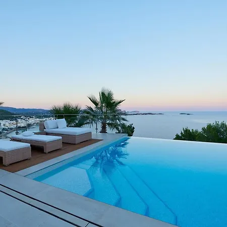 Lavish With Infinity Pool And Views * Santa Eularia des Riu