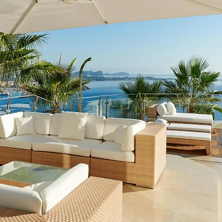 Lavish With Infinity Pool And Views Villa Santa Eularia des Riu