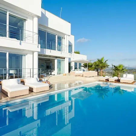 Lavish With Infinity Pool And Views Villa Santa Eularia des Riu