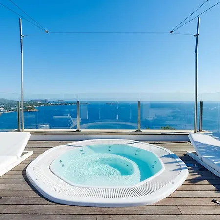 Lavish With Infinity Pool And Views *